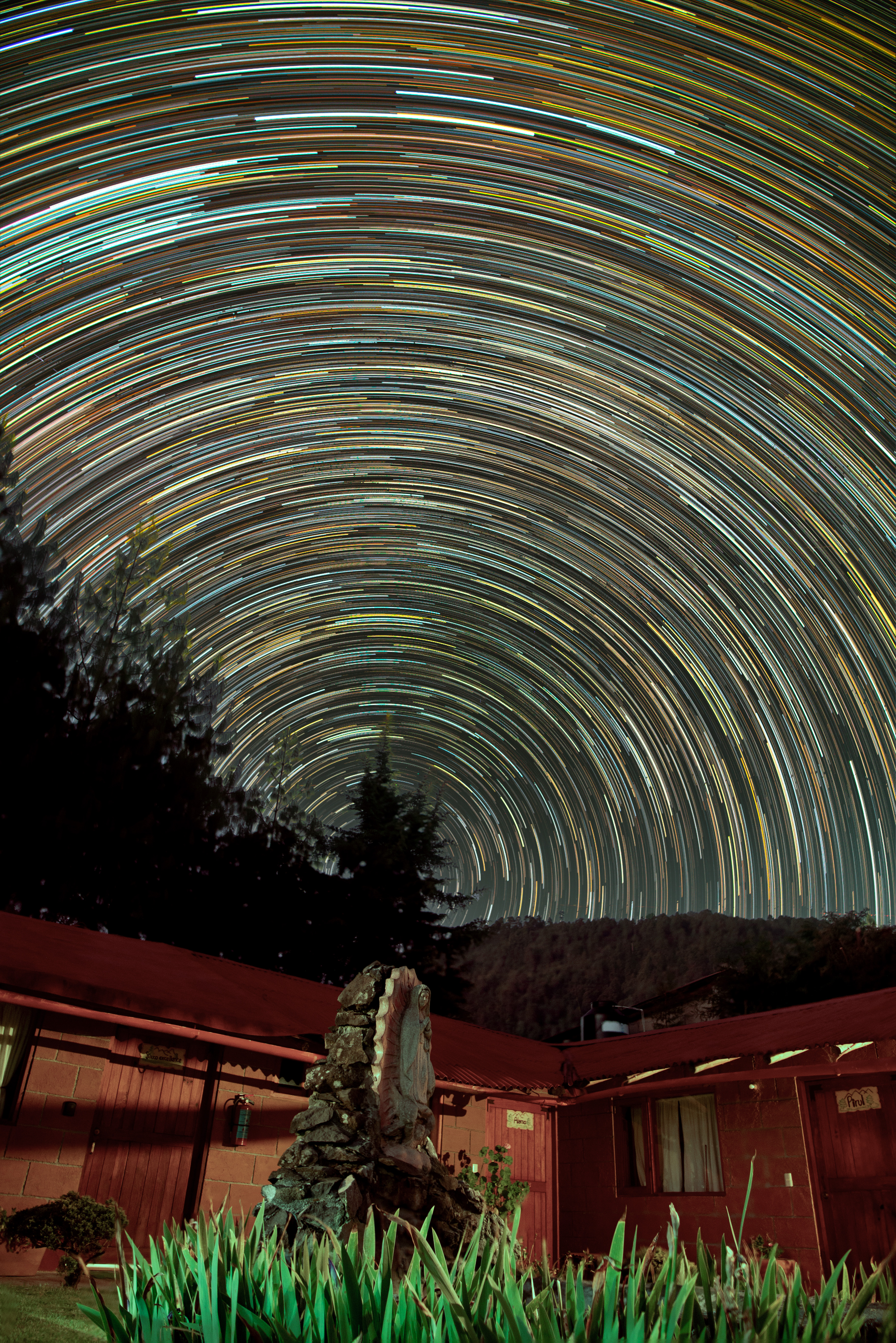 La Virgen y Rastros Estelares